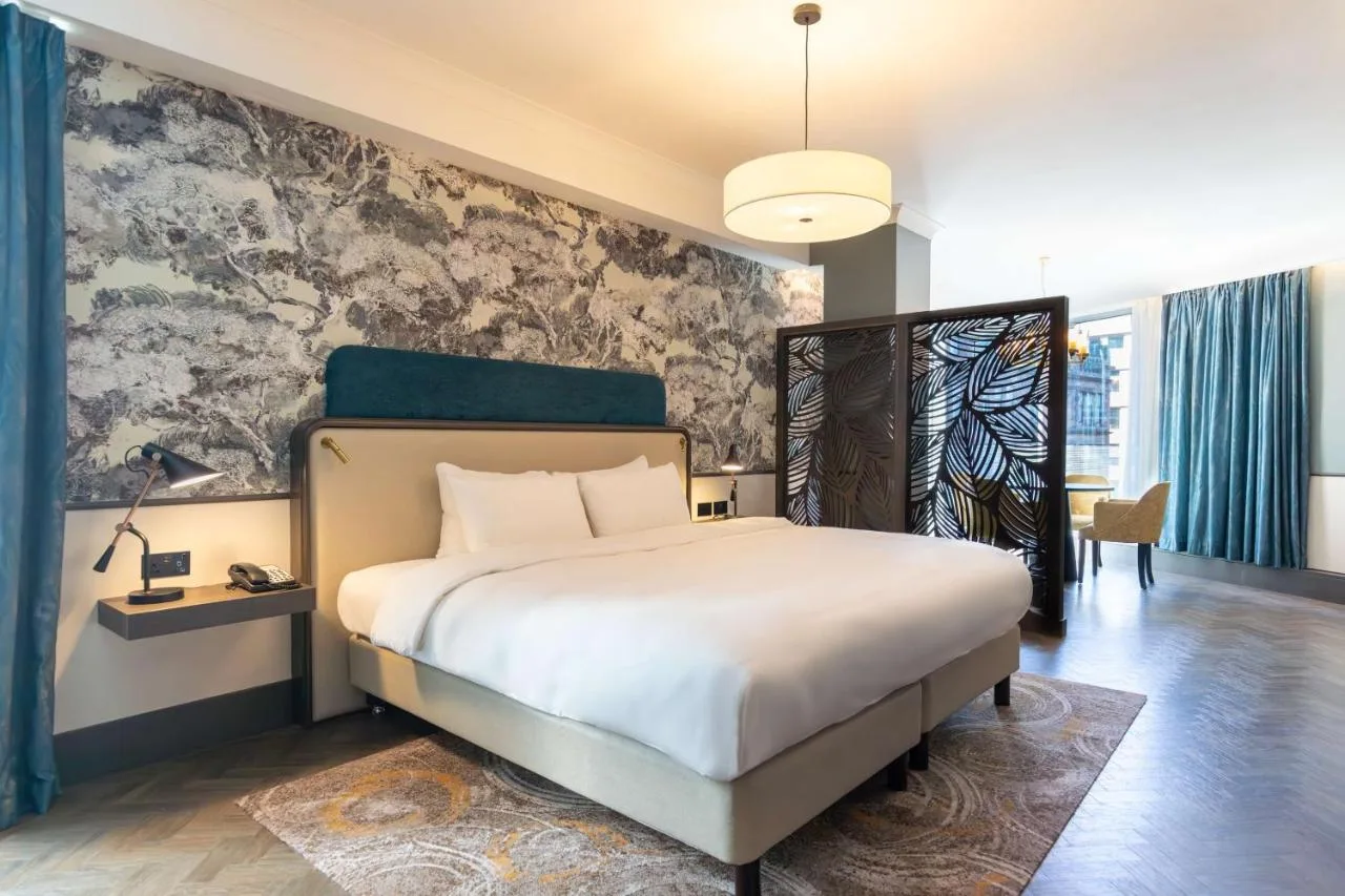 Corner Suite