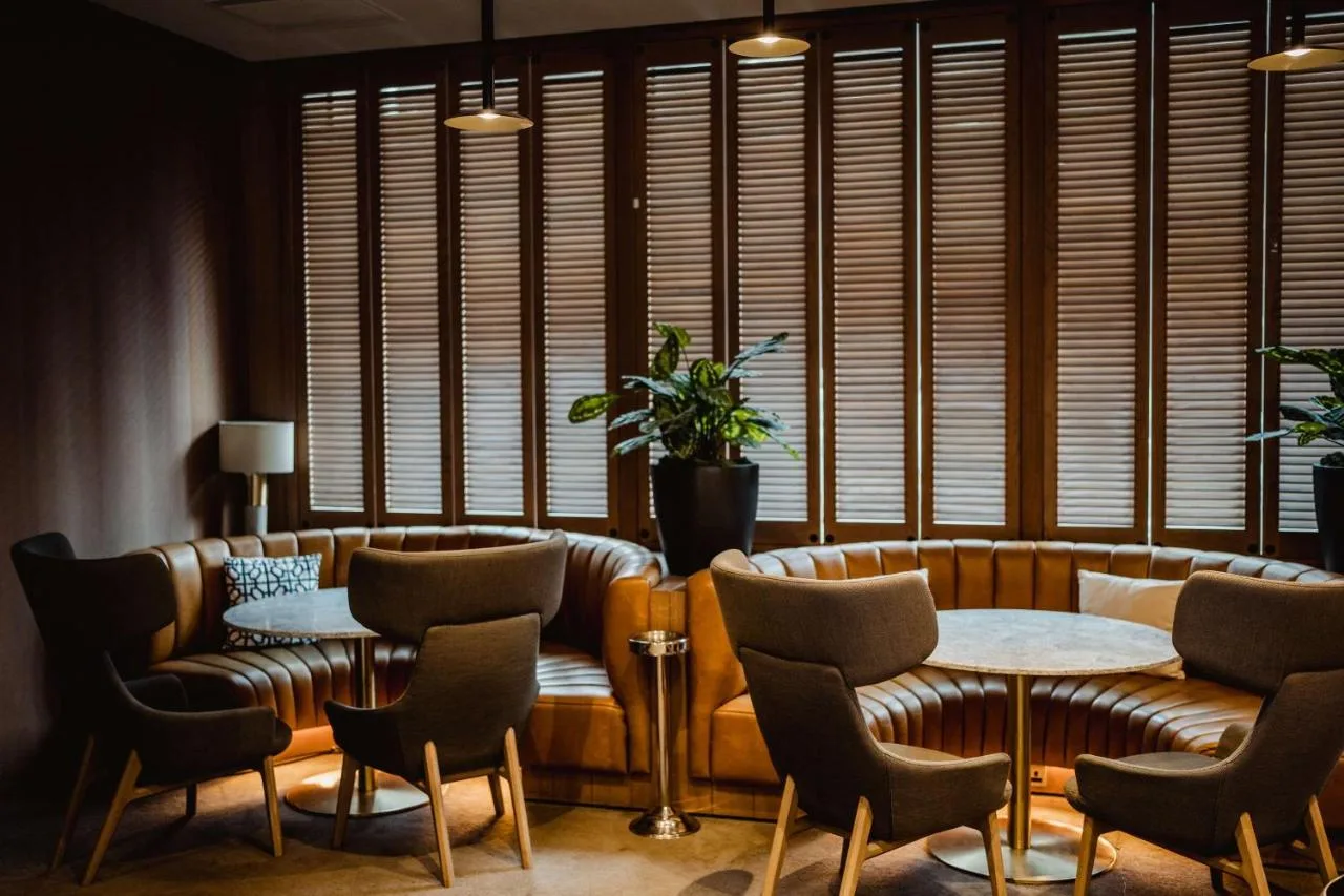 Restaurant seating area at Radisson Blu Hotel, Glasgow